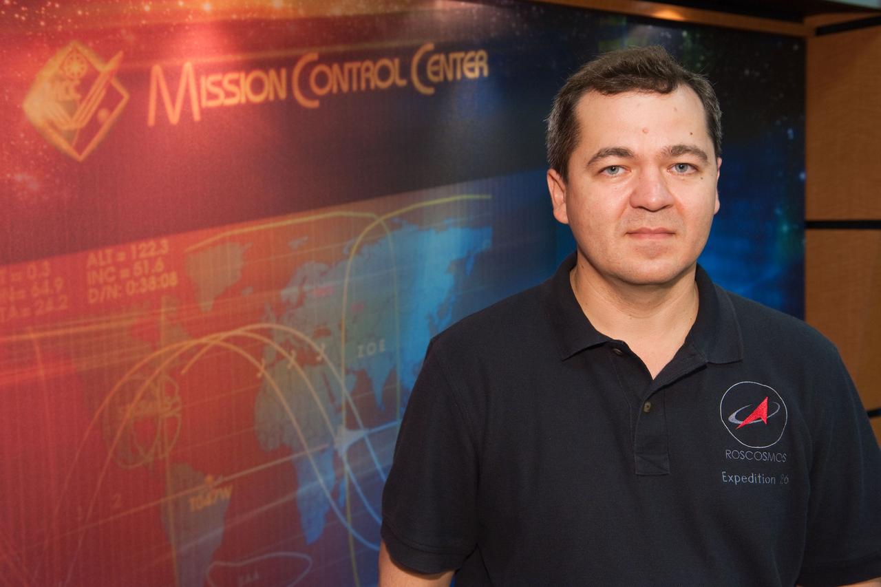 PHOTO DATE: 7-13-10 LOCATION:Bldg. 2N, Press Conf. Room SUBJECT:  Expedition 25 press conference with NASA astronaut Scott Kelly and his crewmates, Russian cosmonauts Alexander Kaleri and Oleg Skripochka PHOTOGRAPHER: Lauren Harnett 