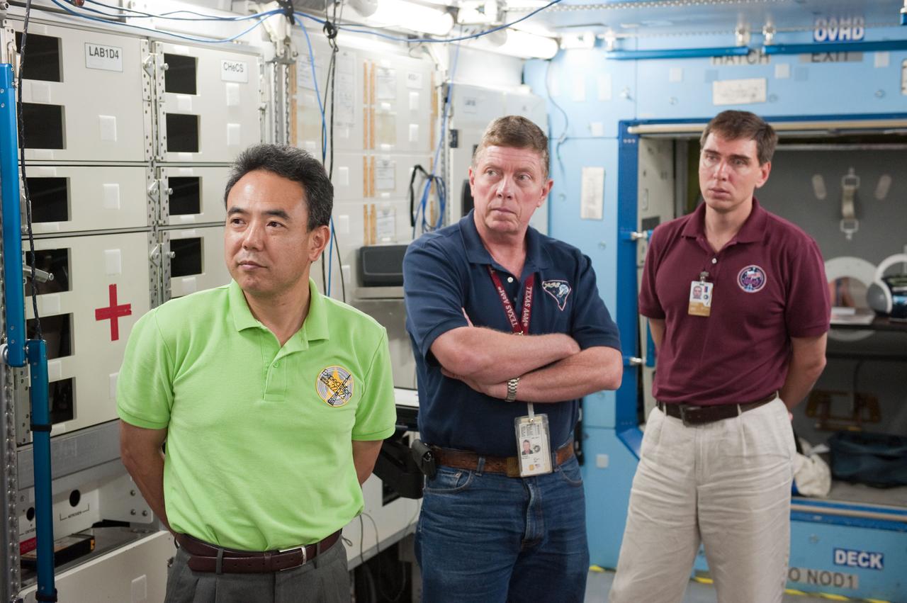 PHOTO DATE:  07-13-10 LOCATION: Bldg 9NW, US Lab Mockup SUBJECT:  Expedition 28 crew membersMike Fossum, Satoshi Furukawa, Sergei Volkov  during ACLS MEG I training. PHOTOGRAPHER:  James Blair