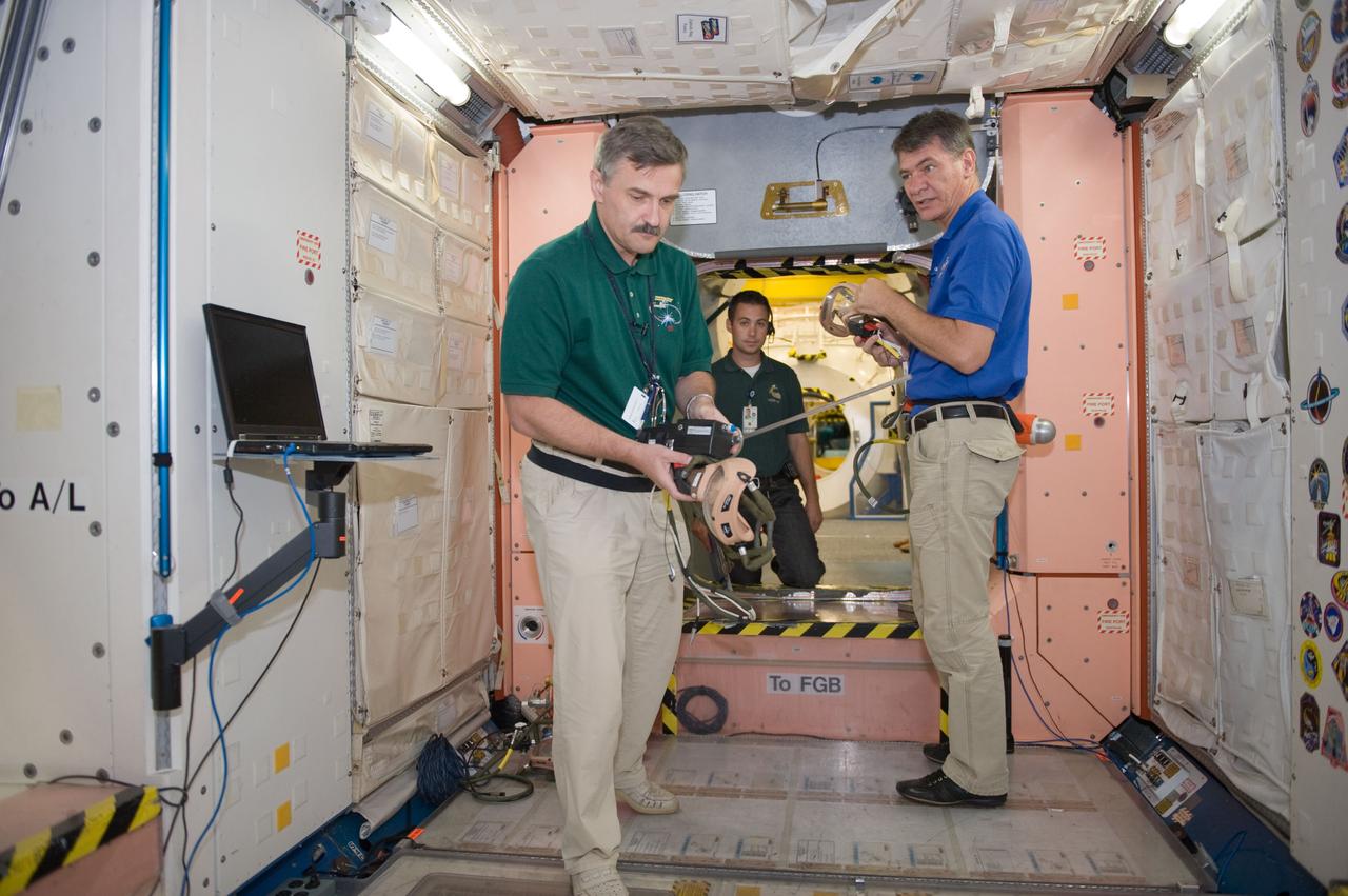 Expedition 25/26 emergency scenario training.  Photo Date: July 14, 2010.  Location: Building 9NW - ISS Mockups.  Photographer: Robert Markowitz.