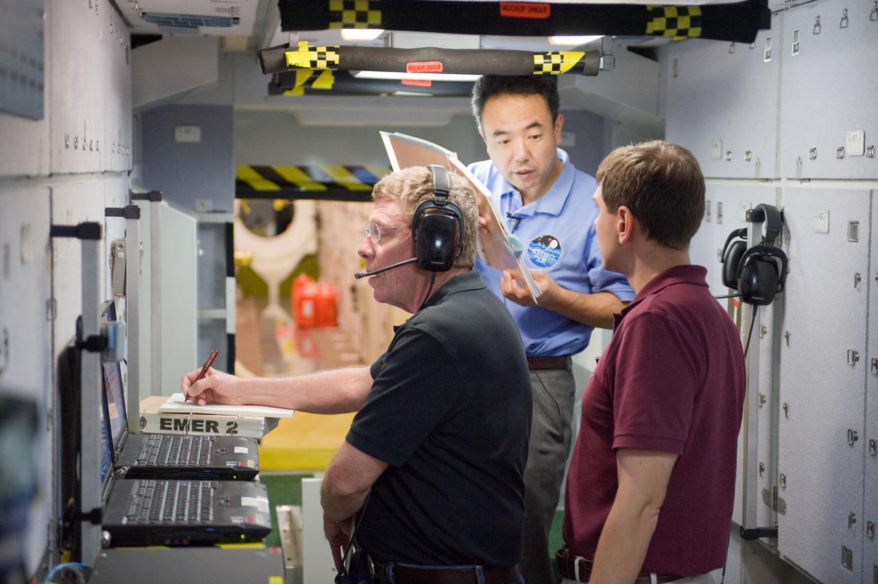 PHOTO DATE:  07-16-10 LOCATION: Bldg 9NW,  ISS Mockups SUBJECT:  28 crew member Mike Fossum, Satoshi Furukawa, Sergei Volkov during Emergency Scenario Assigned to training in ISS mockups PHOTOGRAPHER:  James Blair