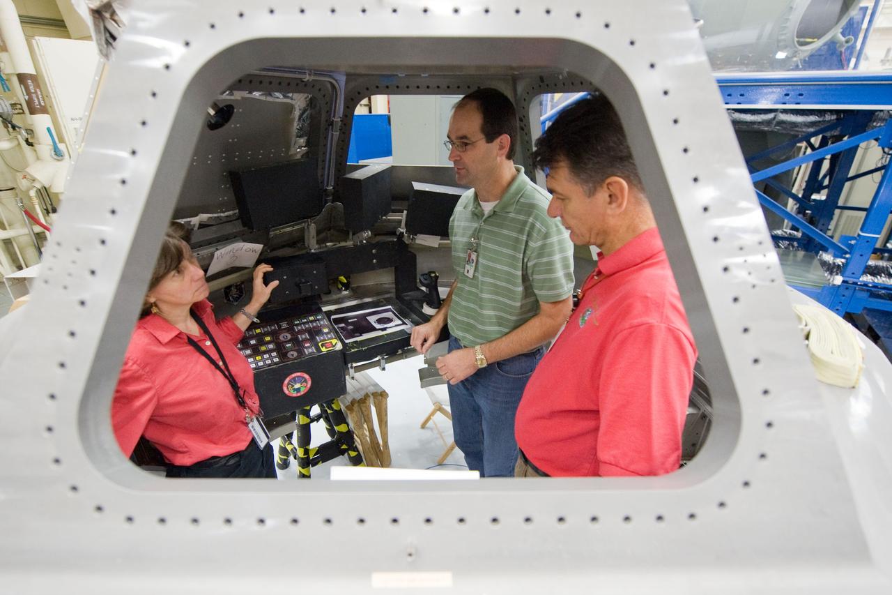 PHOTO DATE: 07/19/10 LOCATION:B9 ISS MOCK-UPS SUBJECT:  Expedition 26 and 27 crew members training in the ISS mockups PHOTOGRAPHER: Geeseman