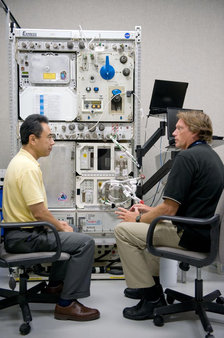 Expedition 28 crew payload training on DECLIC with instructor Wayne Wright and JAXA crew member Satoshi Furukawa.  Photo Date: July 14, 2010.  Location: Building 5, RBUA/Rm. 1120B.  Photographer: Robert Markowitz.