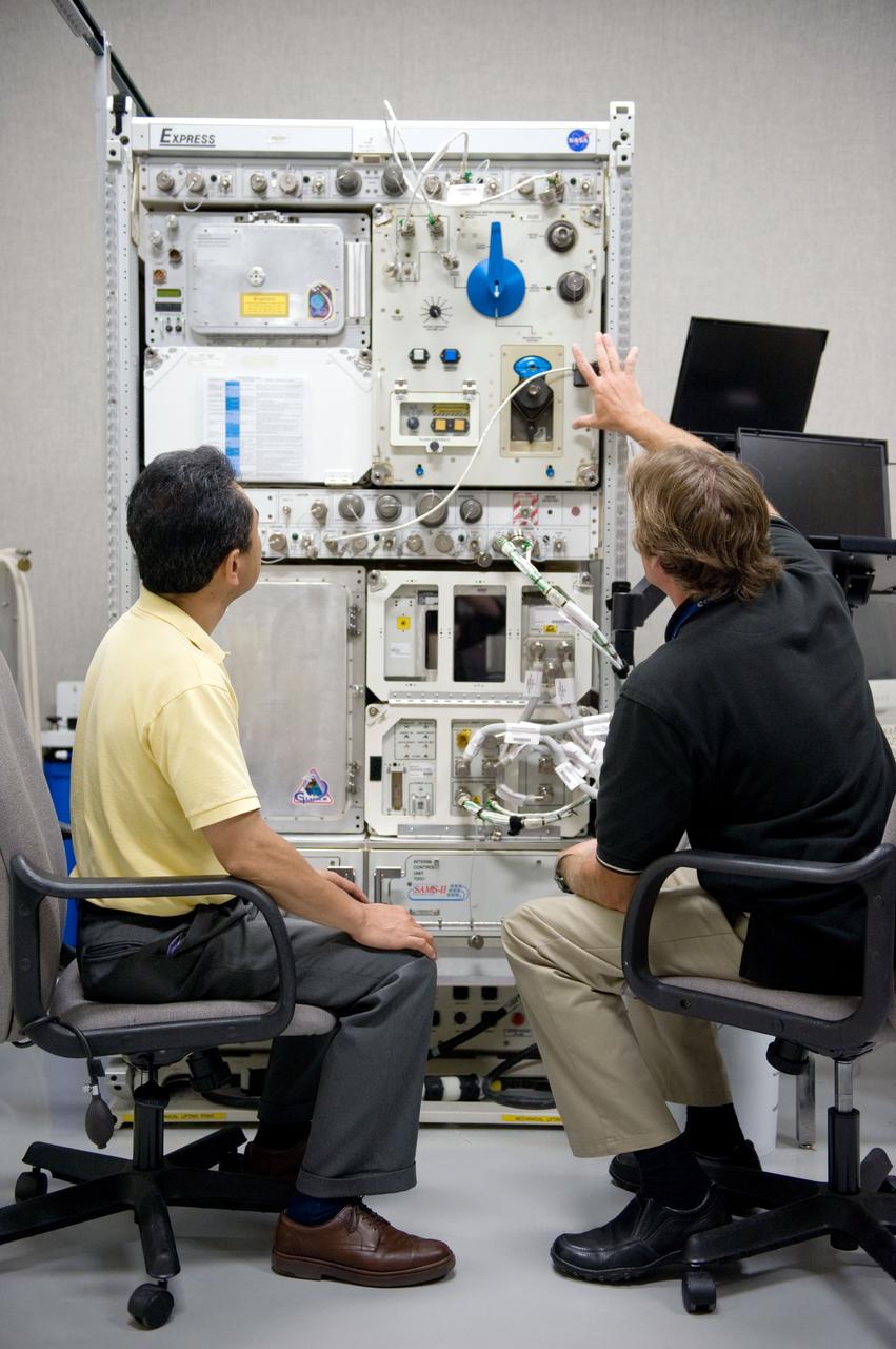 Expedition 28 crew payload training on DECLIC with instructor Wayne Wright and JAXA crew member Satoshi Furukawa.  Photo Date: July 14, 2010.  Location: Building 5, RBUA/Rm. 1120B.  Photographer: Robert Markowitz.