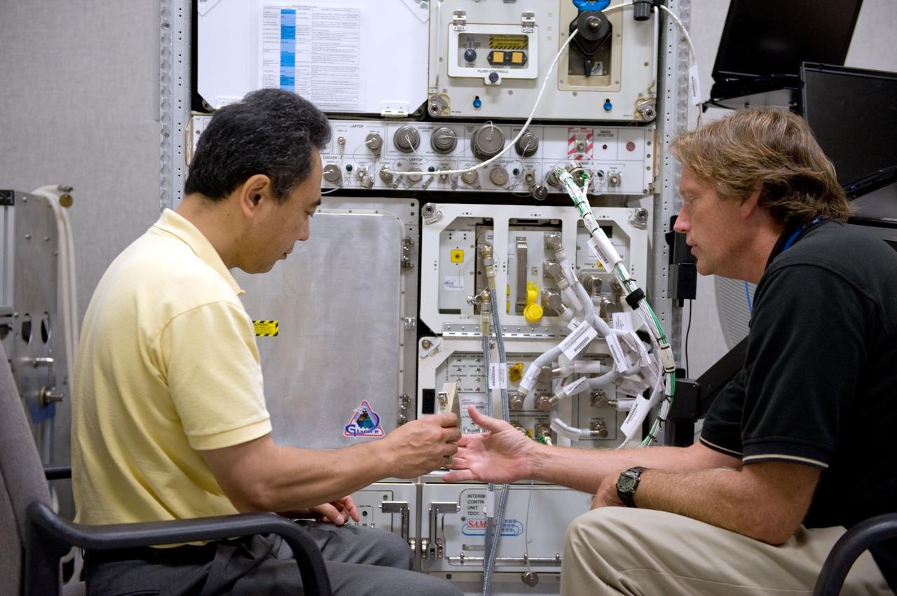 Expedition 28 crew payload training on DECLIC with instructor Wayne Wright and JAXA crew member Satoshi Furukawa.  Photo Date: July 14, 2010.  Location: Building 5, RBUA/Rm. 1120B.  Photographer: Robert Markowitz.