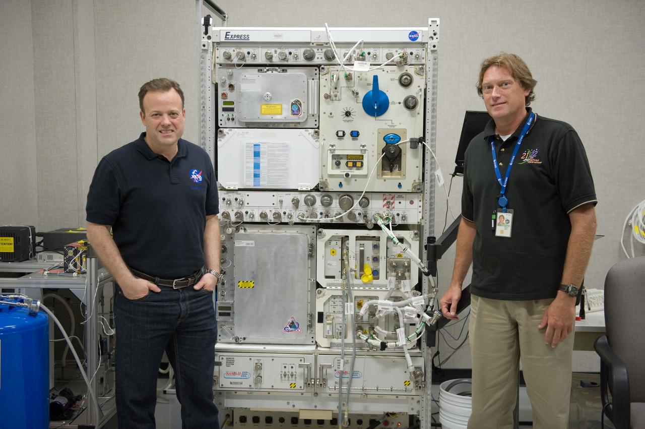 Expedition 27 crew payload training on DECLIC with instructor Wayne Wright and Astronaut Ron Garan.  Photo Date: July 14, 2010.  Location: Building 5, RBUA/Rm. 1120B.  Photographer: Robert Markowitz.