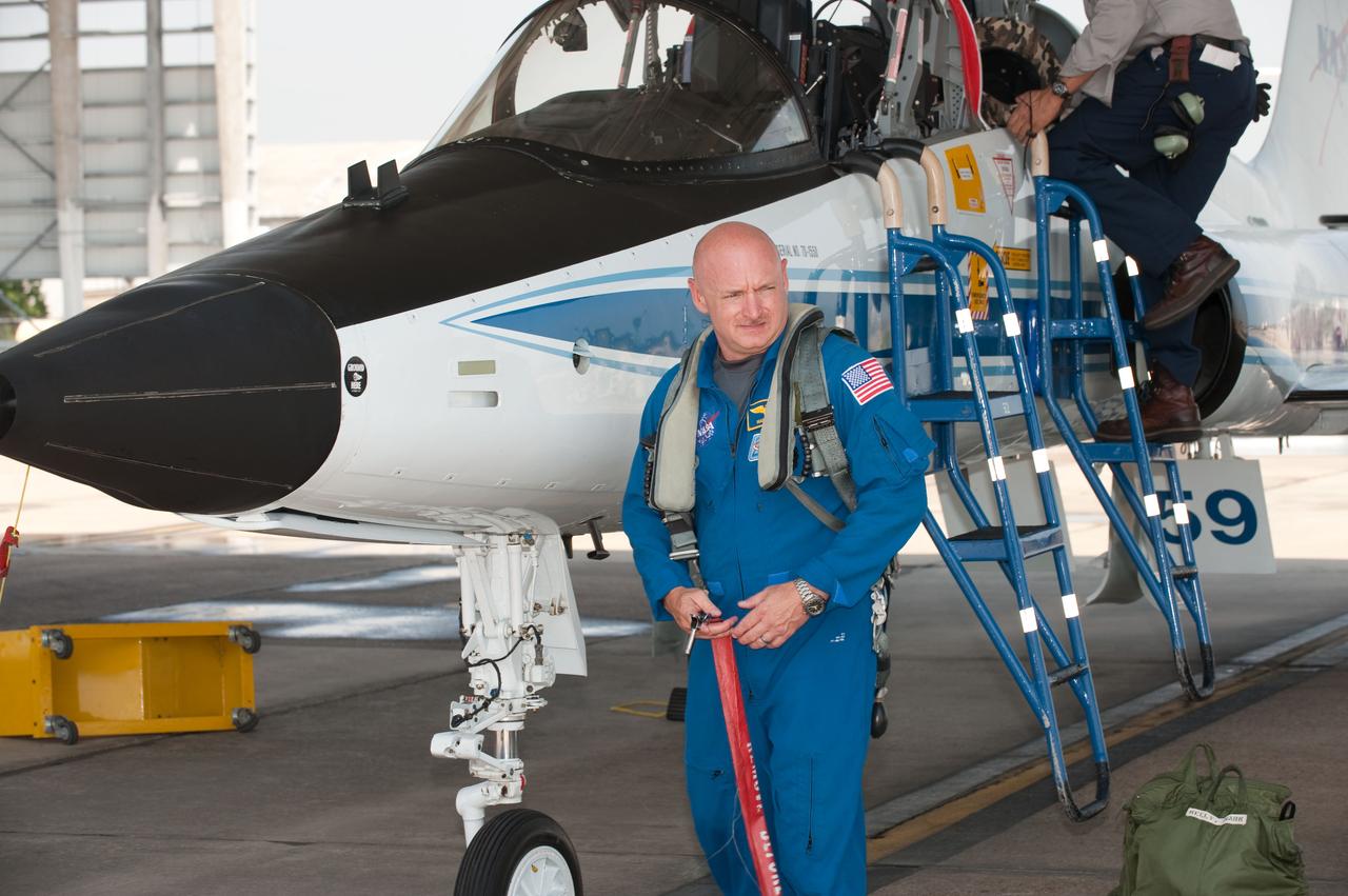 JSC2010-E-119542 (25 Aug. 2010) --- NASA astronaut Mark Kelly, STS-134 commander, prepares for a flight in a NASA T-38 trainer jet at Ellington Field near NASA's Johnson Space Center. Photo credit: NASA or National Aeronautics and Space Administration