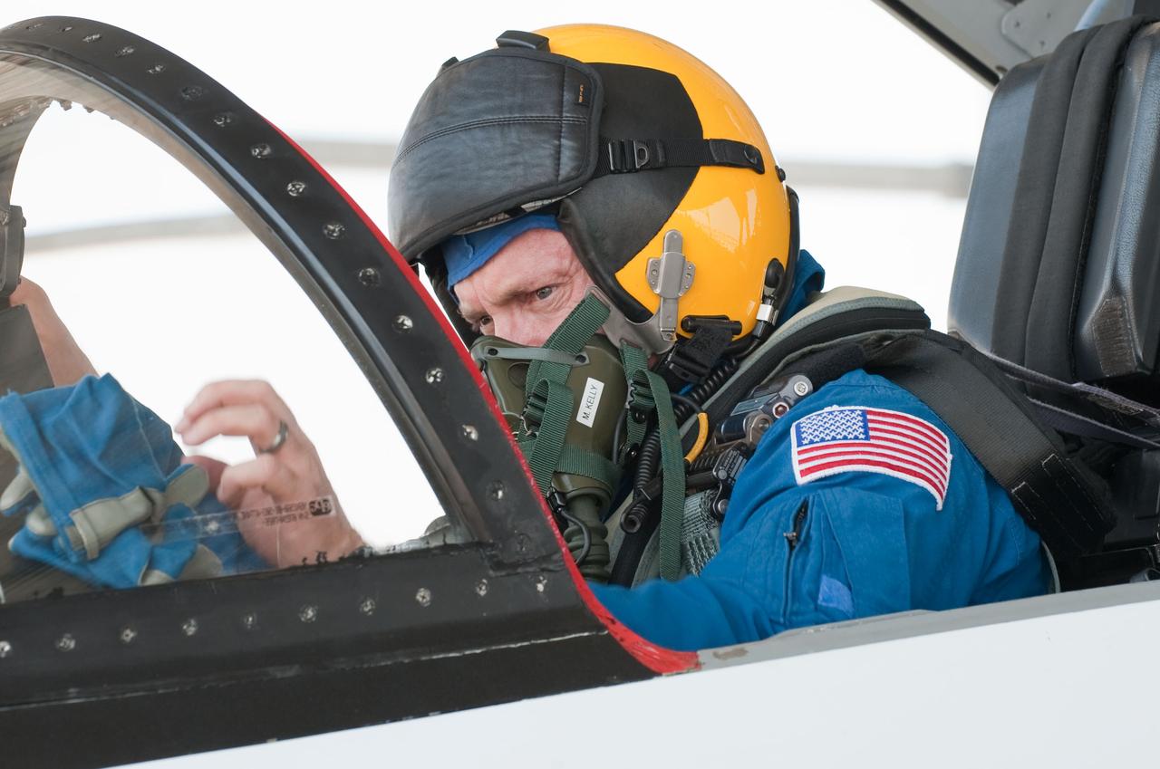 JSC2010-E-119550 (25 Aug. 2010) --- NASA astronaut Mark Kelly, STS-134 commander, prepares for a flight in a NASA T-38 trainer jet at Ellington Field near NASA's Johnson Space Center. Photo credit: NASA or National Aeronautics and Space Administration