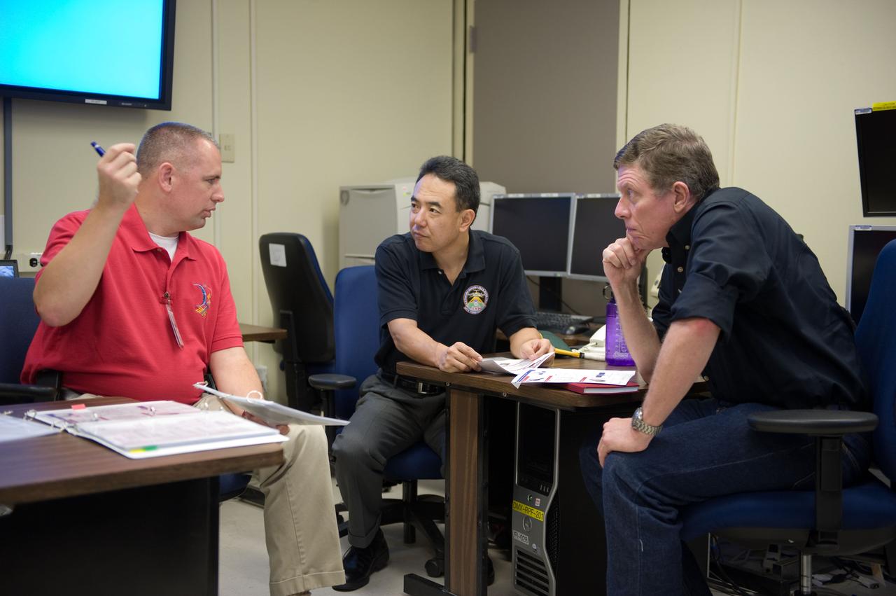 Expedition 28 JAXA Astronaut Satoshi Furukawa and Astronaut Mike Fossum during FF RNDZ ADV 4 training.  Training includes HTV rendezvous operation.  Photo Date: September 15, 2010.  Location: Building 30 - SIM City.  Photographer: Robert Markowitz.