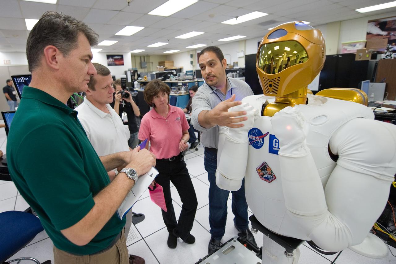 PHOTO DATE: 09-16-10 LOCATION: Bldg 32A,  rm 2009 SUBJECT:  Expedition 26-27 crew members during Robonaut Familiarization training PHOTOGRAPHER:  James Blair