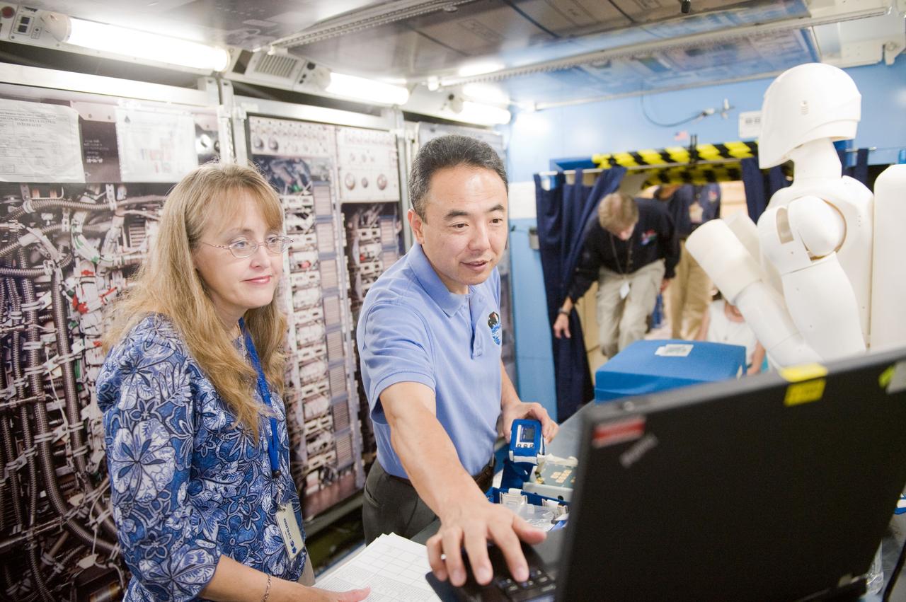 PHOTO DATE:  09-17-10 LOCATION:  Bldg. 9NW - ISS Mockups  SUBJECT:  JAXA astronaut and Expedition 28 crew member Satoshi Furukawa during P HRF Integ Cardio Integration Ops training WORK ORDER:  02810-BS__HRFSATOSHI_09-17-10   PHOTOGRAPHER: BILL STAFFORD