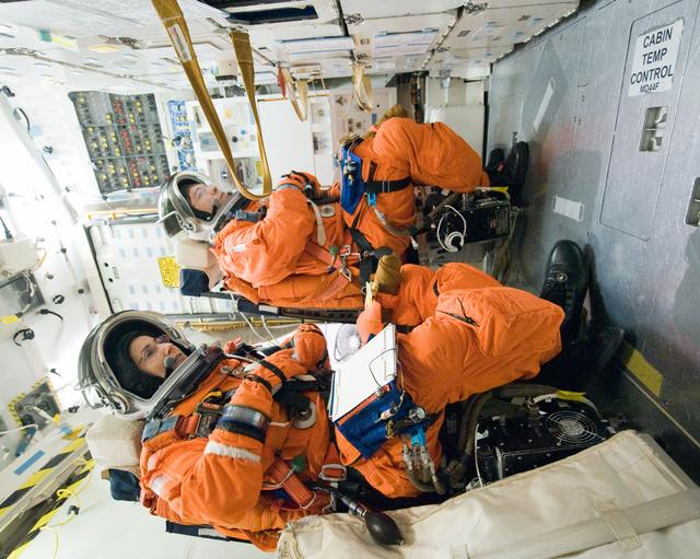 NASA image: STS-133 crew during CCTII PRL IN/EG 91020 training 
