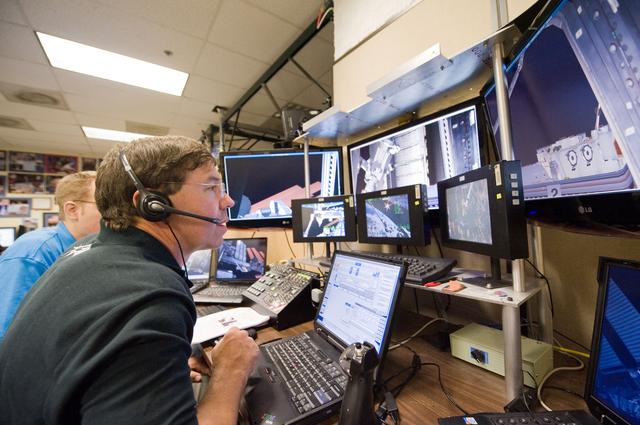 NASA image: STS-133 crew during MSS/EVAA TEAM training in Virtual Reality Lab  