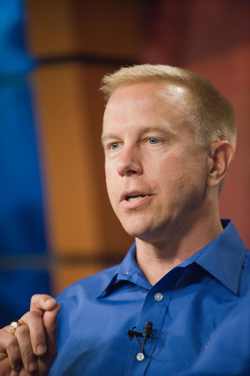 PHOTO DATE: 10-21-10 LOCATION: Bldg 2N SUBJECT: STS-133 crew press conference PHOTOGRAPHER: James Blair