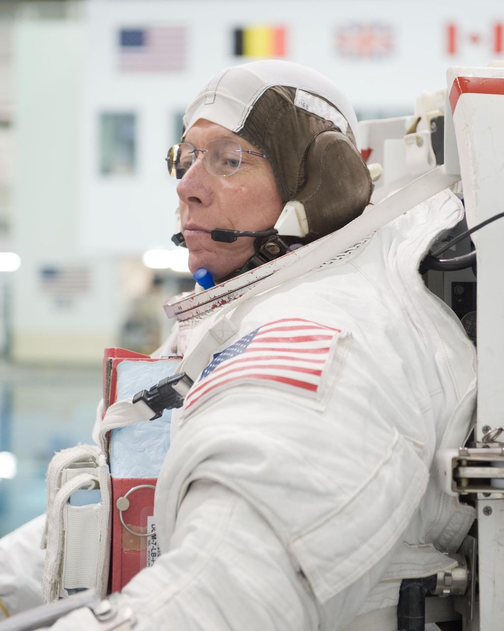 PHOTO DATE: 10-26-10 LOCATION:  NBL - Pool Topside SUBJECT:  Expedition 27 crew member Ron Garan and Expedition 28 crew member Mike Fossum during a joint INC-27/INC-28 ISS EVA Cleanup training session at the NBL WORK ORDER:   03126-BS__NBLEXP27_10-26-10  PHOTOGRAPHER:   BILL STAFFORD