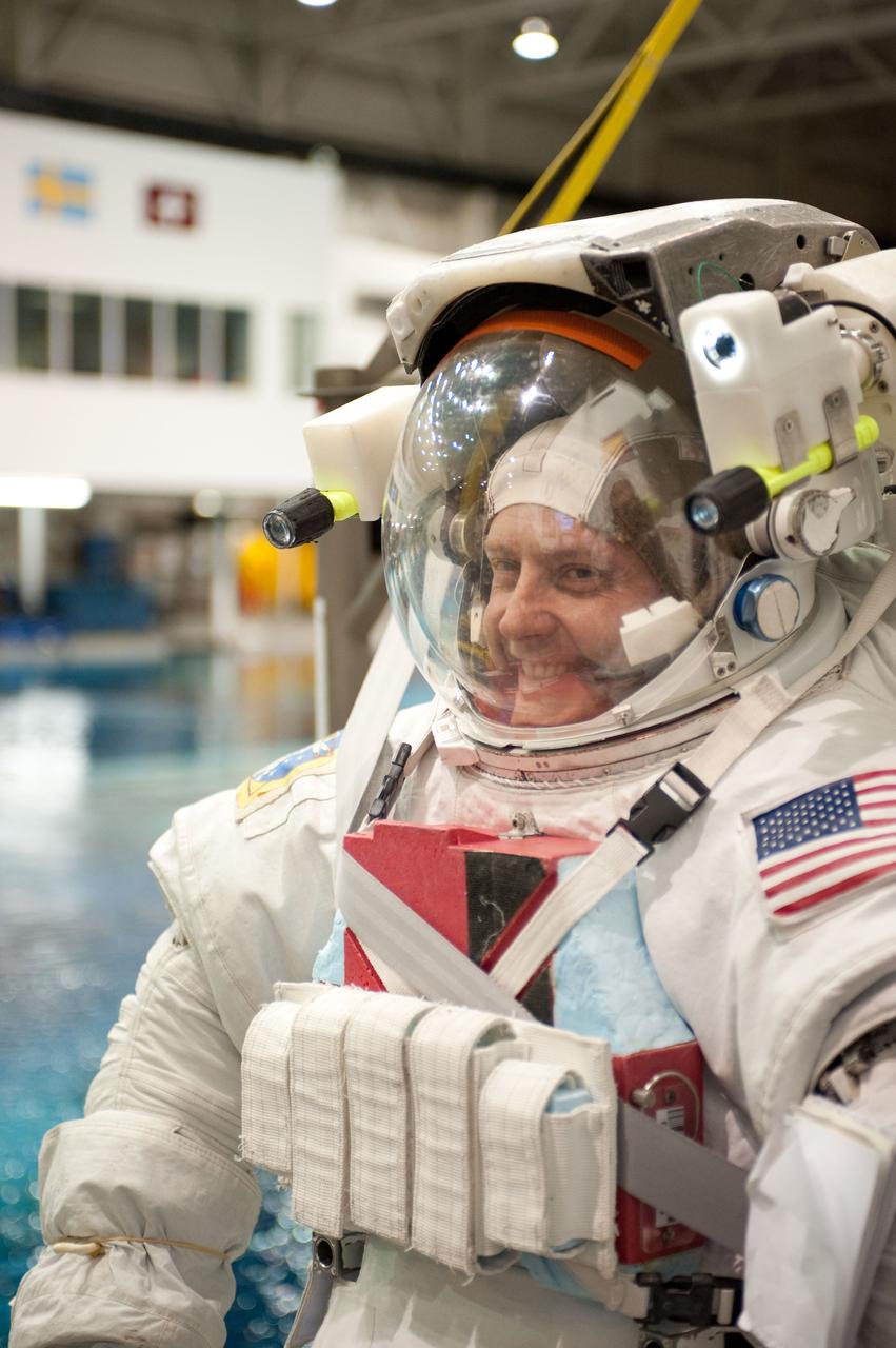 JSC2010-E-185503 (12 Nov. 2010) --- NASA astronaut Michael Fincke, STS-134 mission specialist, attired in a training version of his Extravehicular Mobility Unit (EMU) spacesuit, awaits the start of a spacewalk training session in the waters of the Neutral Buoyancy Laboratory (NBL) near NASA's Johnson Space Center. Photo credit: NASA or National Aeronautics and Space Administration