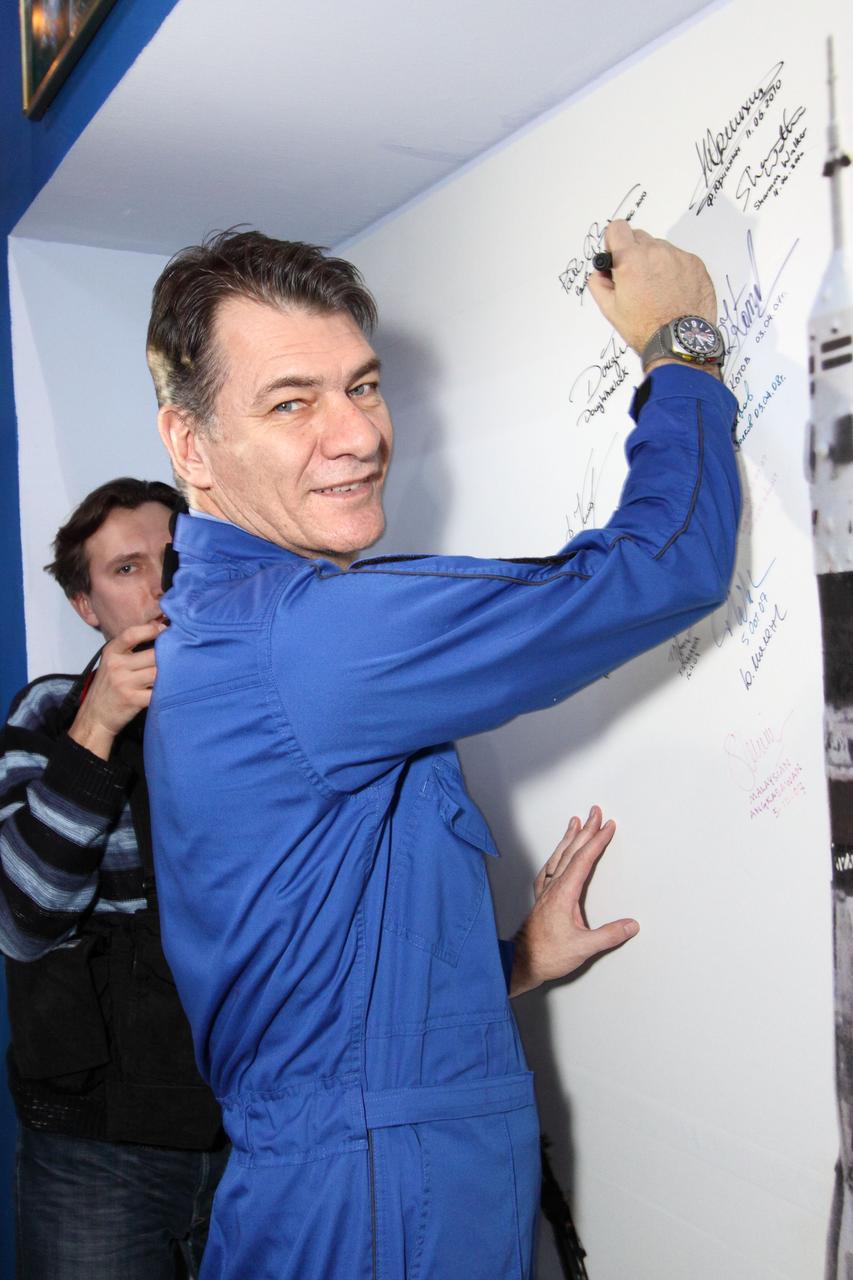Nespoli signs a Soyuz launch picture in the Korolev Museum in the Baikonur Cosmodrome.  -NASA/Victor Zelentsov