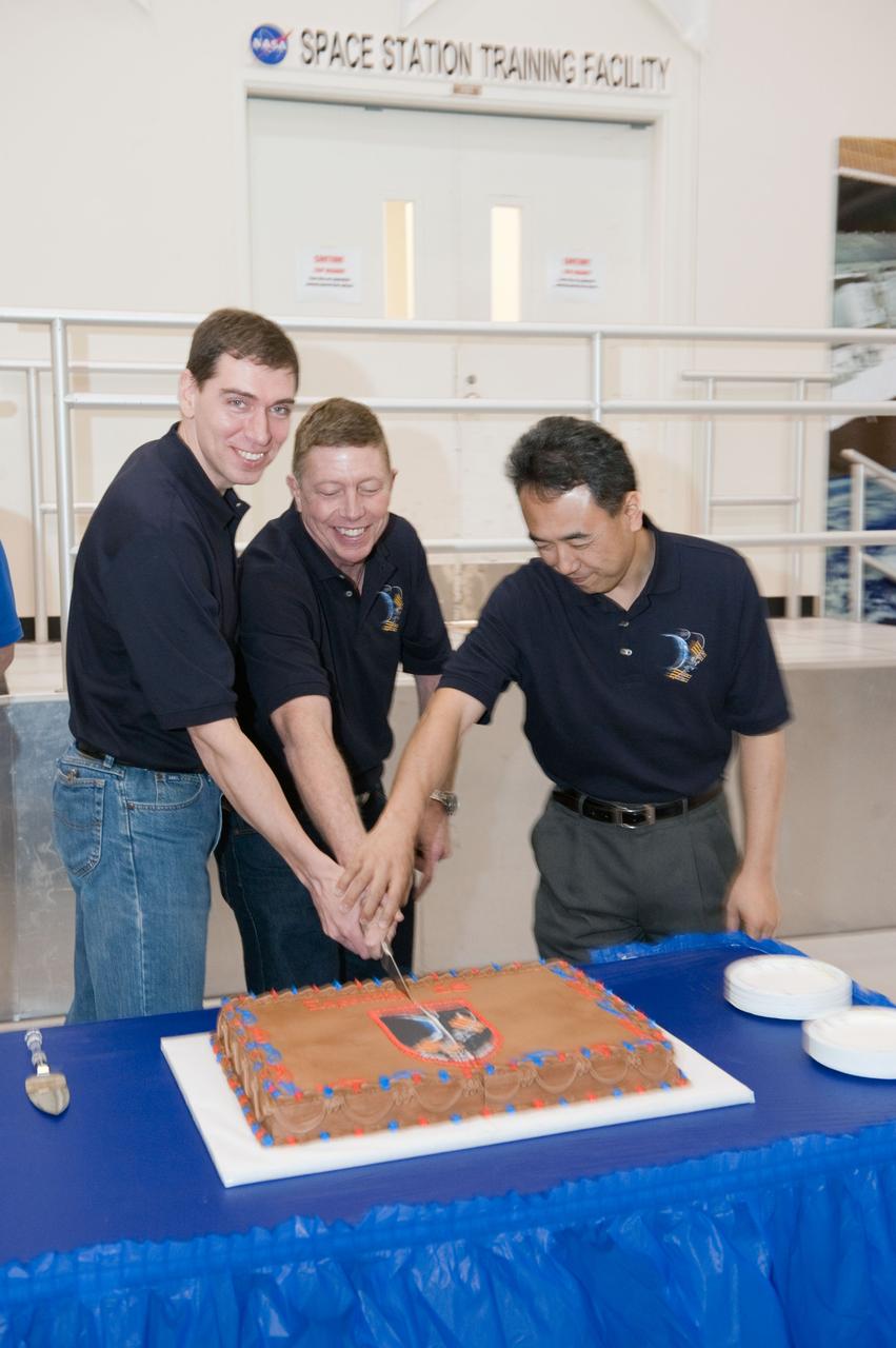 PHOTO DATE: 01-19-11 LOCATION: Bldg 5, High Bay SUBJECT: Expedition 27/28 Cake Cutting Ceremony in building 5 high bay PHOTOGRAPHER: James Blair