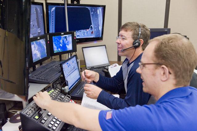 NASA image: STS-133 crew training in VR Lab with replacement crew member Steve Bowen  