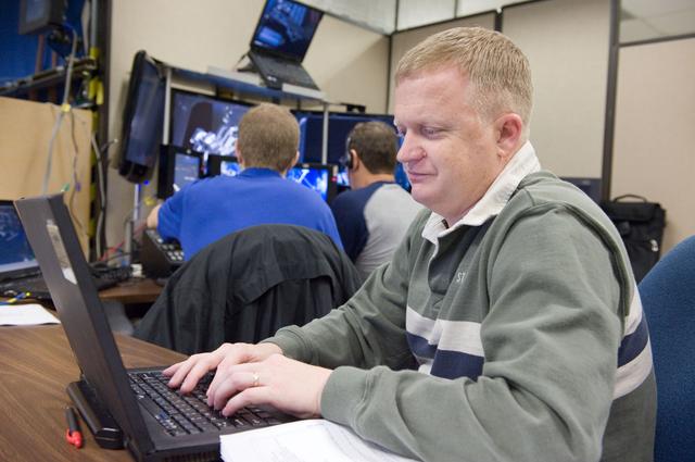 NASA image: STS-133 crew training in VR Lab with replacement crew member Steve Bowen  