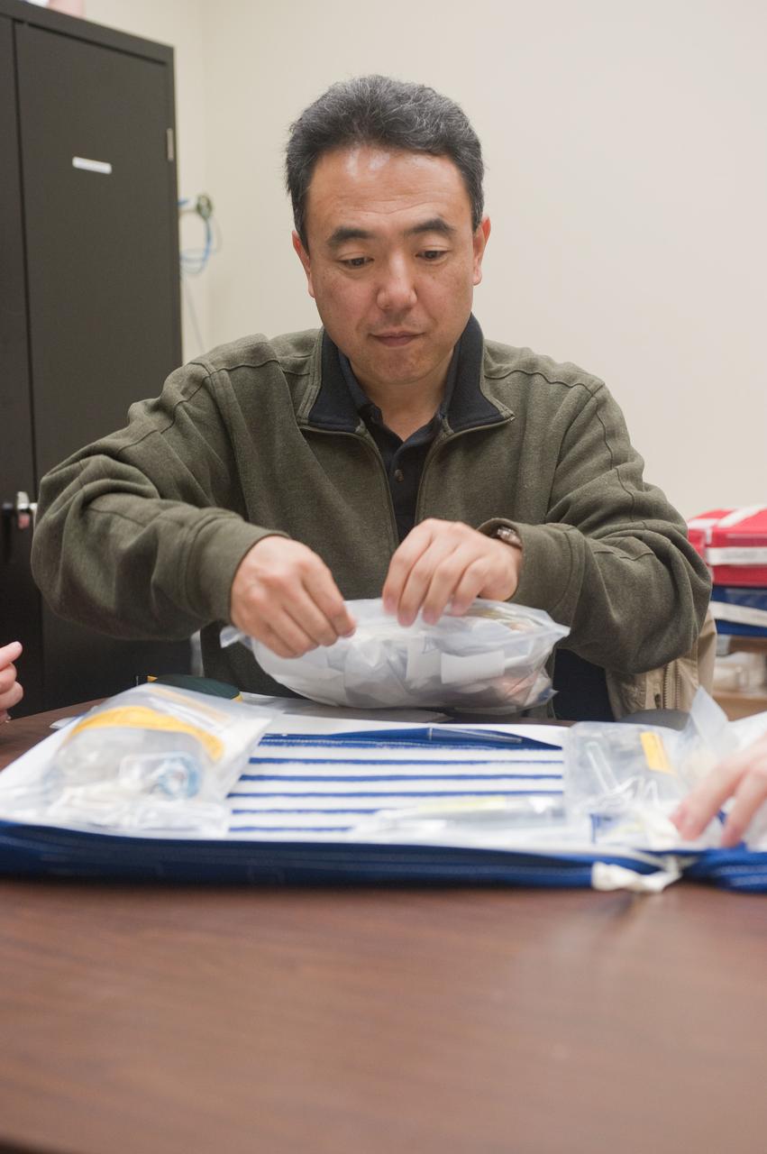 PHOTO DATE:01/24/11 PHOTO LOCATION:Building 35 PHOTO SUBJECT: CMO Delta Training PHOTOGRAPHER: GEESEMAN