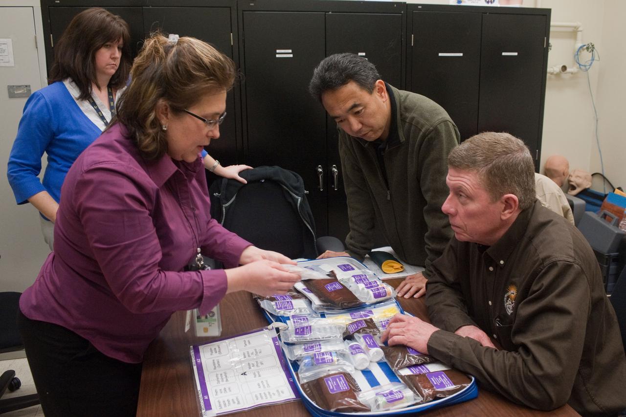 PHOTO DATE:01/24/11 PHOTO LOCATION:Building 35 PHOTO SUBJECT: CMO Delta Training PHOTOGRAPHER: GEESEMAN