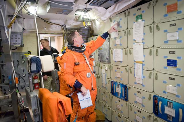 NASA image: STS-133 crew training with replacement astronaut Steve Bowen 