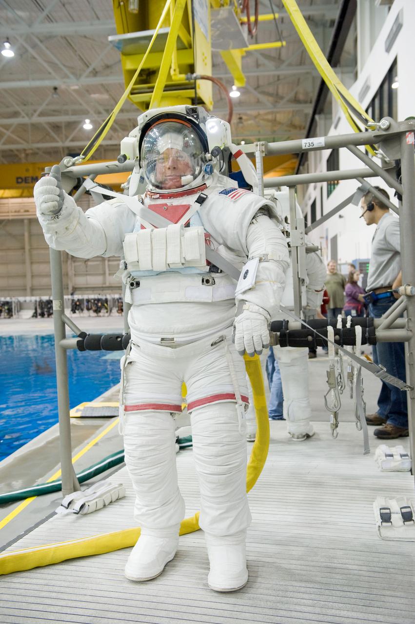 PHOTO DATE:    02-03-11 LOCATION: NBL - Pool Topside SUBJECT:  Expedition 28/29 crew members Ron Garan and Mike Fossum during NBL EVA training WORK ORDER:   00281-BS__EXPNBL_02-03-11  PHOTOGRAPHER:   BILL STAFFORD
