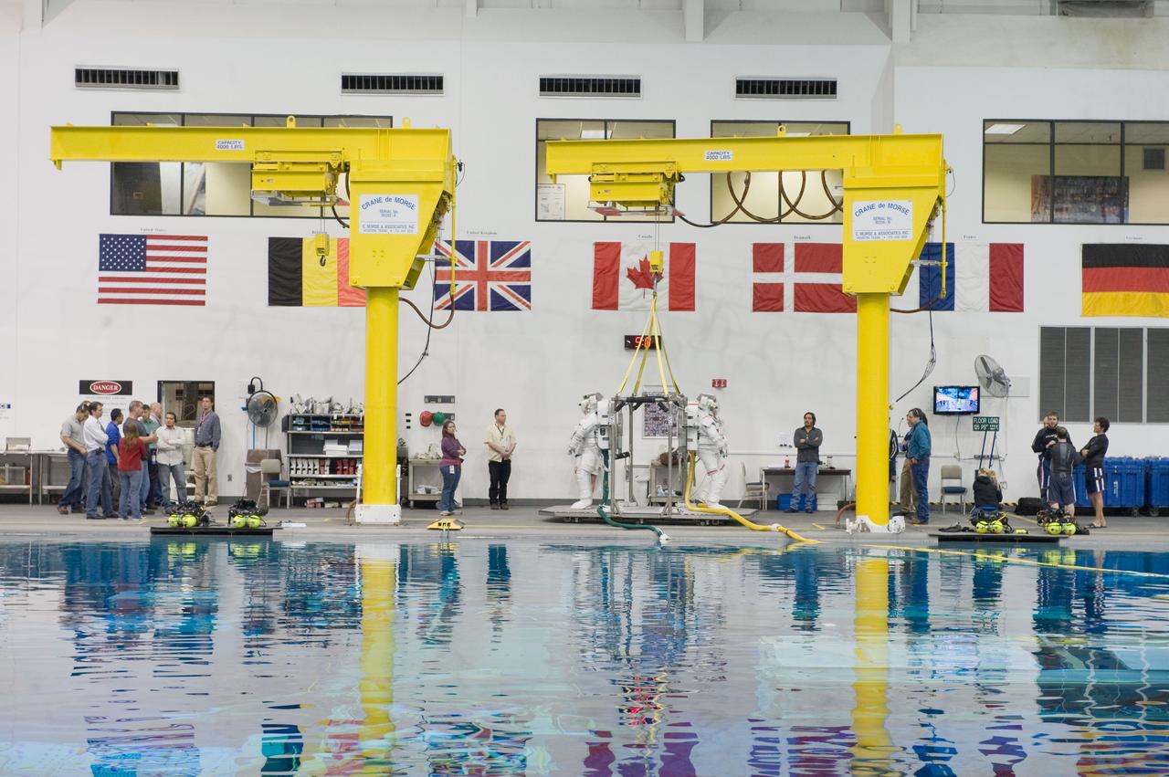PHOTO DATE: 02-03-11 LOCATION: NBL - Pool Topside SUBJECT: Expedition 28/29 crew members Ron Garan and Mike Fossum during NBL EVA training WORK ORDER: 00281-BS__EXPNBL_02-03-11 PHOTOGRAPHER: BILL STAFFORD
