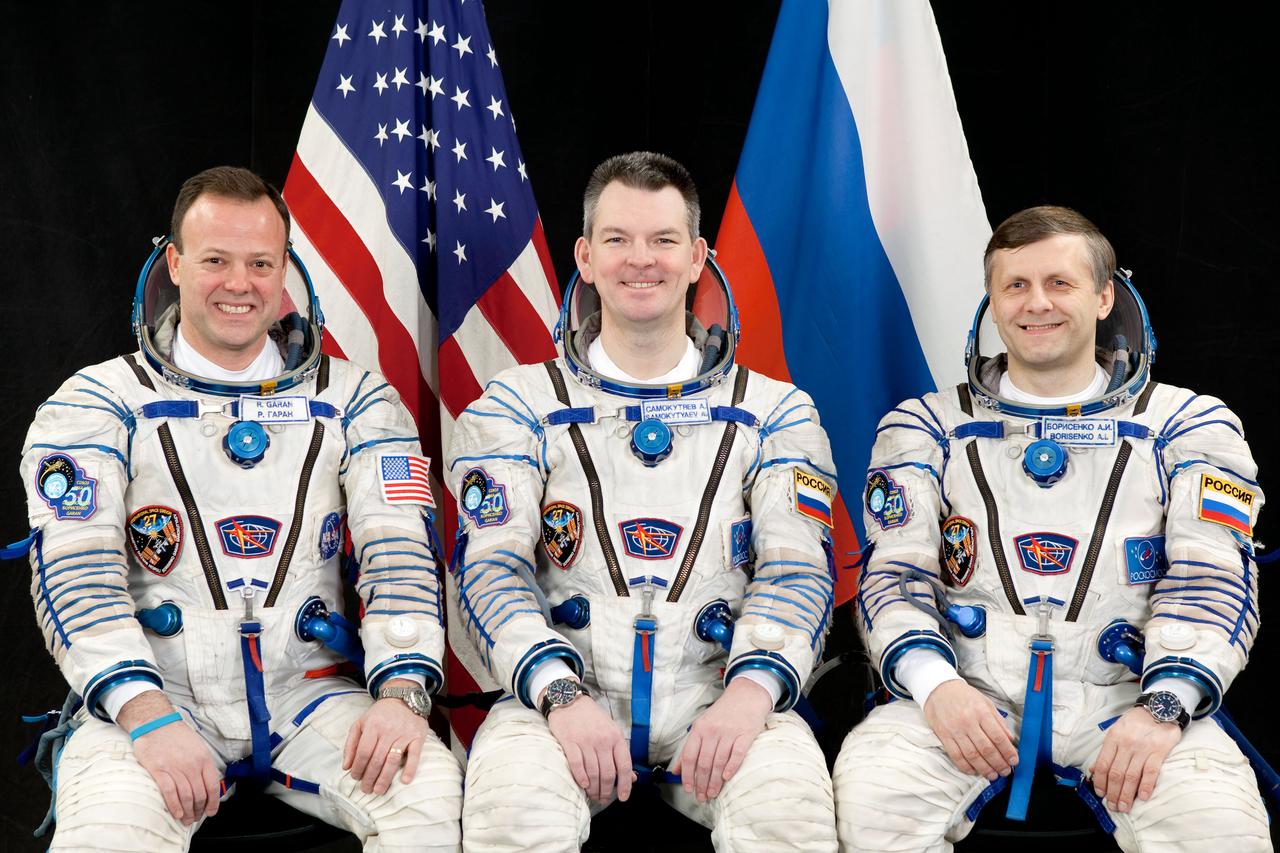 JSC2011-E-024230 (24 Feb. 2011) --- Attired in Russian Sokol launch and entry suits, Russian cosmonaut Andrey Borisenko (right), Expedition 27 flight engineer and Expedition 28 commander; along with Russian cosmonaut Alexander Samokutyaev (center) and NASA astronaut Ron Garan, both Expedition 27/28 flight engineers, take a break from training in Star City, Russia to pose for a portrait. Photo credit: Gagarin Cosmonaut Training Center