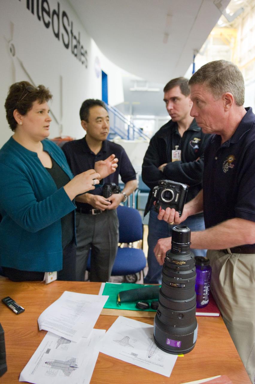 DATE: 3-15-11 LOCATION: Building 9 - ISS Mockup SUBJECT: Expedition 28/29 crew members during Docking Timeline Training. PHOTOGRAPHER: Lauren Harnett