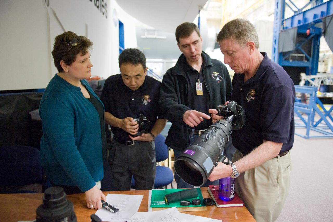 DATE: 3-15-11 LOCATION: Building 9 - ISS Mockup SUBJECT: Expedition 28/29 crew members during Docking Timeline Training. PHOTOGRAPHER: Lauren Harnett