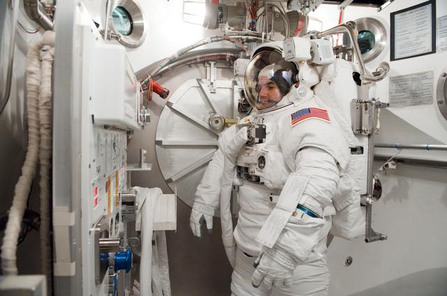 NASA image: SSATA Crew Training and EMU Verification for STS-135 astronaut Rex Walheim    