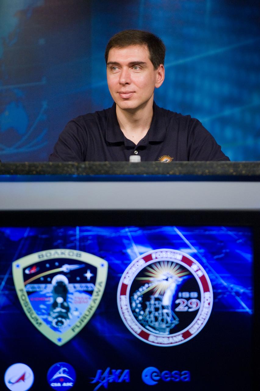 DATE: 3-21-11 LOCATION: Bldg. 2N, Press Conf. Room SUBJECT: Expedition 28 press conference with NASA astronaut Mike Fossum, Russian cosmonaut Sergei Volkov and JAXA astronaut Satoshi Furukawa PHOTOGRAPHER:  Lauren Harnett