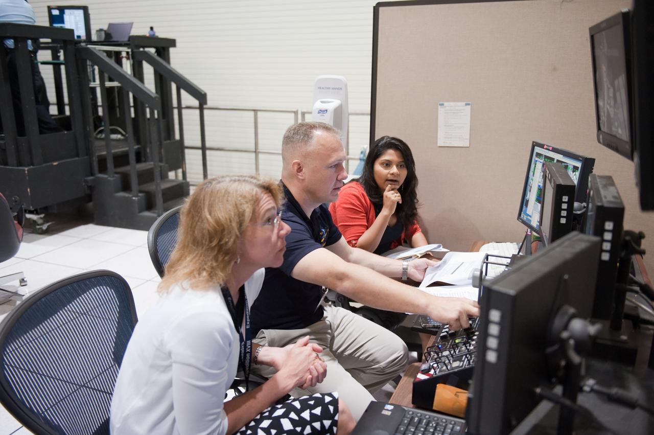 JSC2011-E-028153 (23 March 2011) --- NASA astronauts Doug Hurley, STS-135 pilot; and Sandy Magnus (foreground), mission specialist, participate in an exercise in the systems engineering simulator in the Avionics Systems Laboratory at NASA's Johnson Space Center. Photo credit: NASA or National Aeronautics and Space Administration