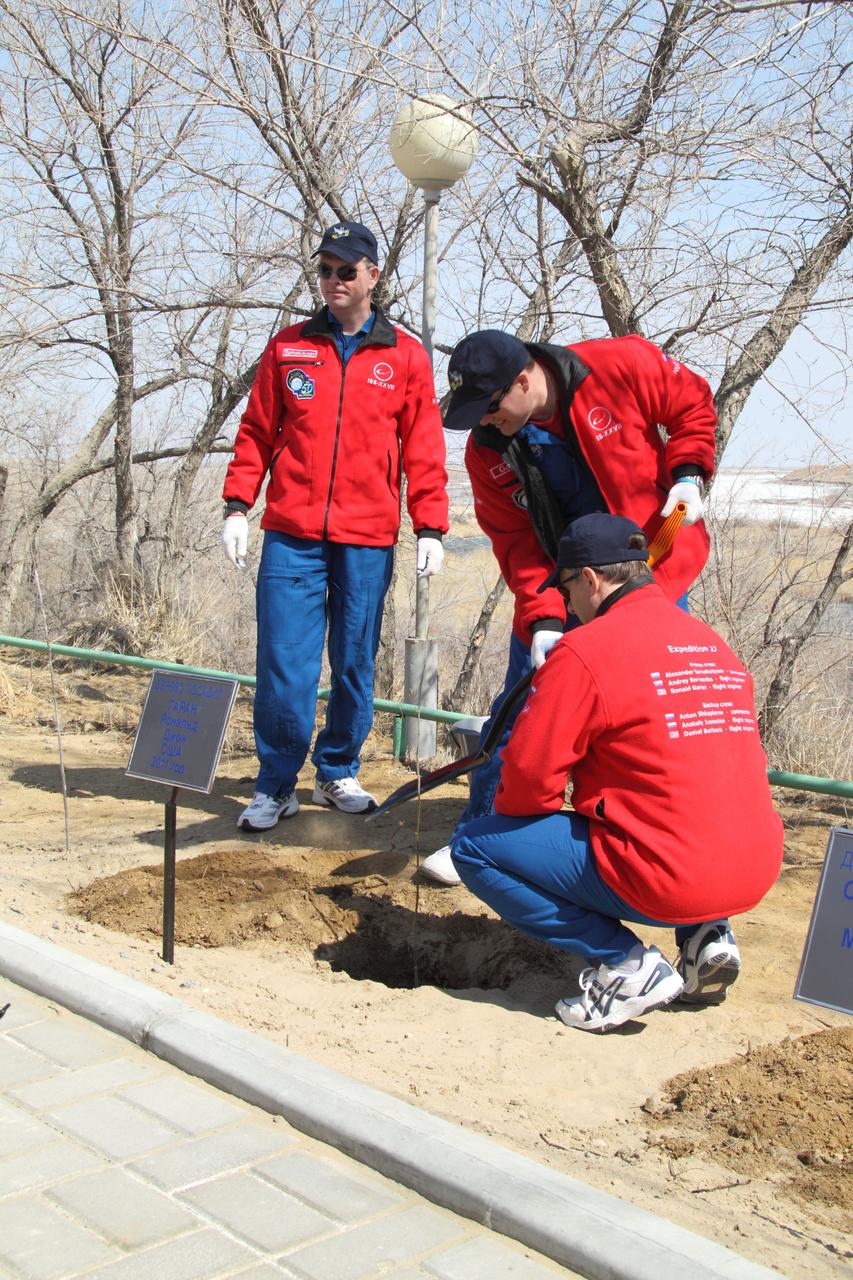 Expedition 27 tree planting – March 29, 2011