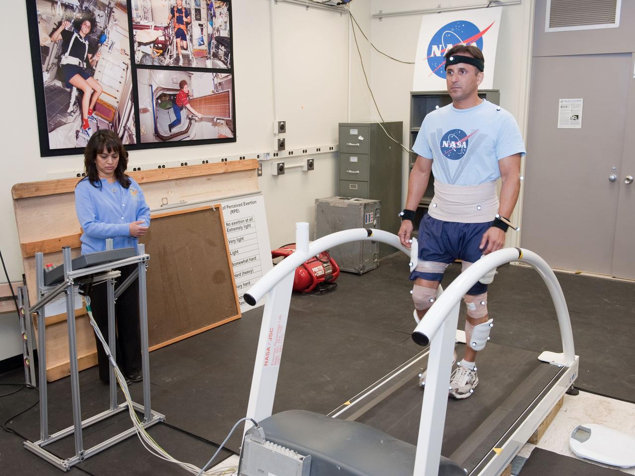 PHOTO DATE: 03-30-11 LOCATION: Building 261 - Room 138 SUBJECT: Expedition 32 Preflight Training with Joe Acaba during Treadmill Kinematics Baseline Data Collection WORK ORDER: 2011-0784 PHOTOGRAPHER: James Blair