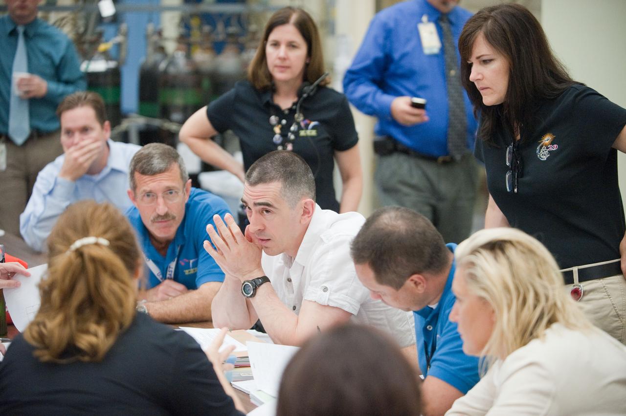 PHOTO DATE:  05-11-11 LOCATION:  Bldg 9NW, ISS Mockups SUBJECT:  Expedition 29/30 Emergency Ops training in ISS mockups WORK ORDER: 2011-1190 PHOTOGRAPHER: James Blair  