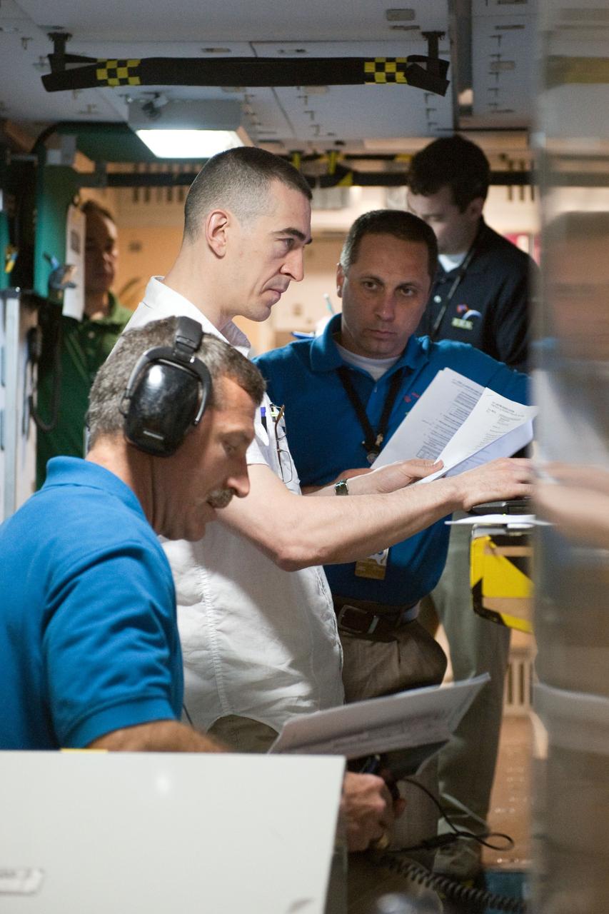 PHOTO DATE: 05-11-11 LOCATION: Bldg 9NW, ISS Mockups SUBJECT: Expedition 29/30 Emergency Ops training in ISS mockups WORK ORDER: 2011-1190 PHOTOGRAPHER: James Blair