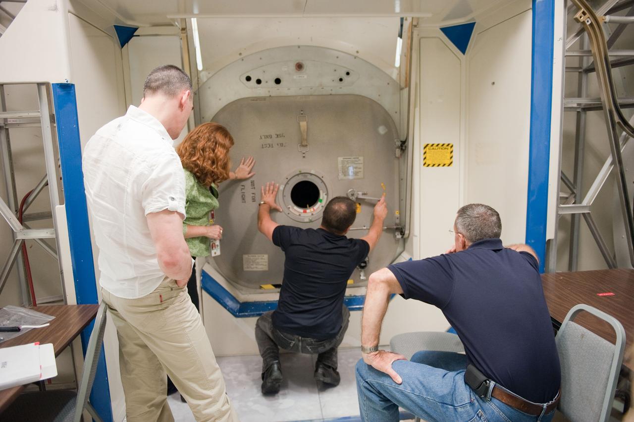 Expedition 29/30 ISS Habitability Equipment and Procedures training in ISS mockups.  Photo Date: May 17, 2011.  Location: Bldg. 9NW - ISS Mockups.  Photographer: Robert Markowitz.