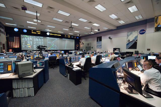 NASA image: STS-134 Flight Controllers on Console - Landing