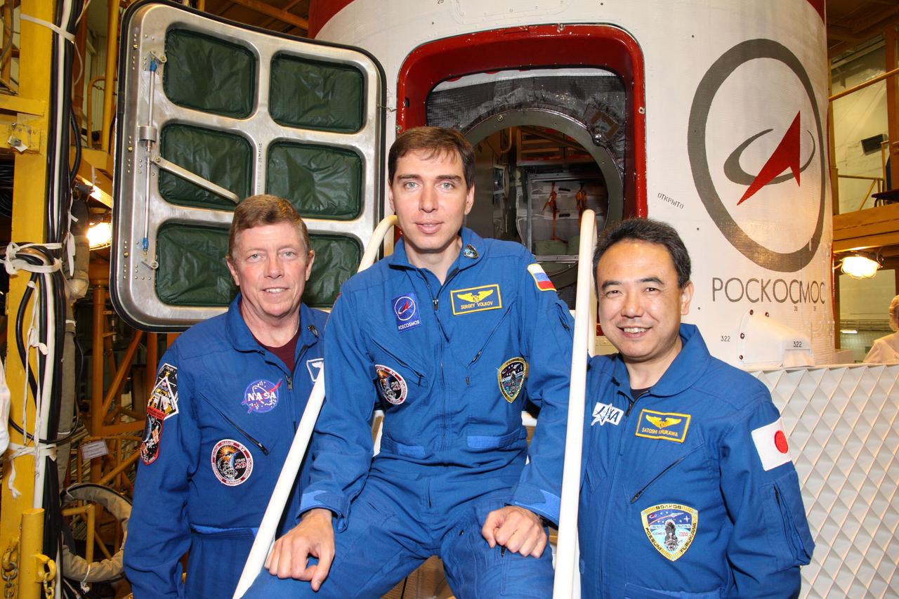 Soyuz TMA-02 final inspection by the crew, crew visits to Building 112 and museum  NASA/Victor Zelentsov 