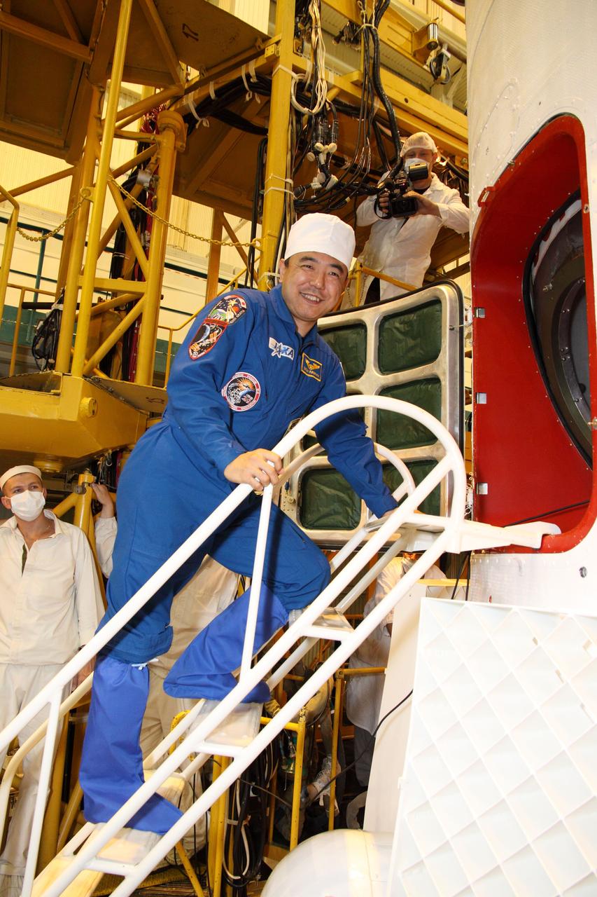 Soyuz TMA-02 final inspection by the crew, crew visits to Building 112 and museum  NASA/Victor Zelentsov 