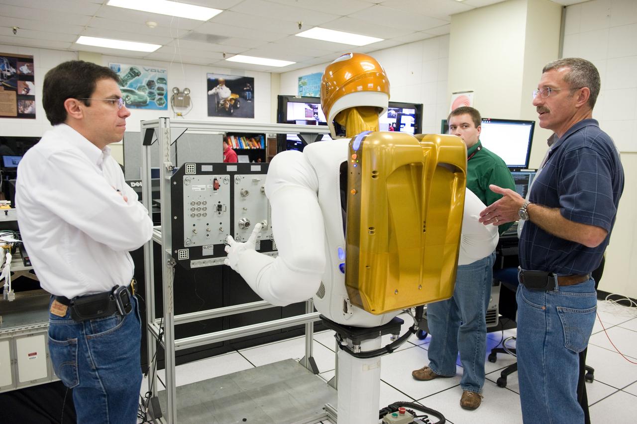 Expedition 29/30 crew training with astronaut Dan Burbank working with Robonaut (overview, skills, taskboard). Photo Date: June 17, 2011. Location: Building 32A, Room 2009. Photographer: Robert Markowitz