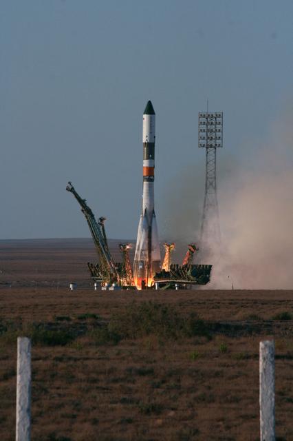 Progress M-11M (43P) launch occurred on time at GMT 172/14:38:15.013.  Ascent was nominal.  Photo credit: NASA