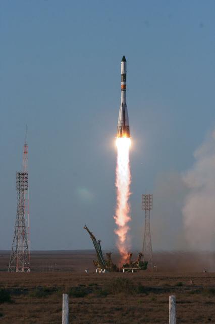 Progress M-11M (43P) launch occurred on time at GMT 172/14:38:15.013.  Ascent was nominal.  Photo credit: NASA