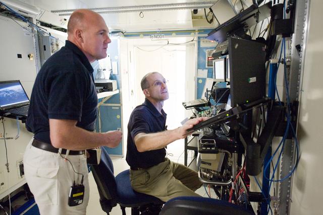 NASA image: Expedition 29/30 crew training during Electrical Power System Major Case training 