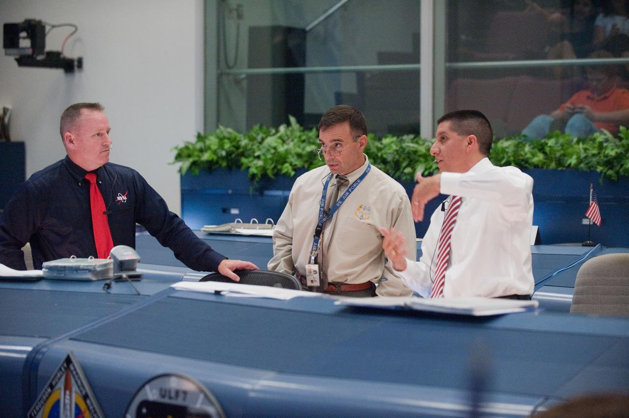 PHOTO DATE: 08 July 2011 LOCATION: Bldg. 30 south - WFCR, SMG SUBJECT: STS-135 Flight Controllers on Console during last space shuttle launch WORK ORDER:  01815-BS___07-08-11-STS 135 LAUNCH WFCR PHOTOGRAPHER: Bill Stafford