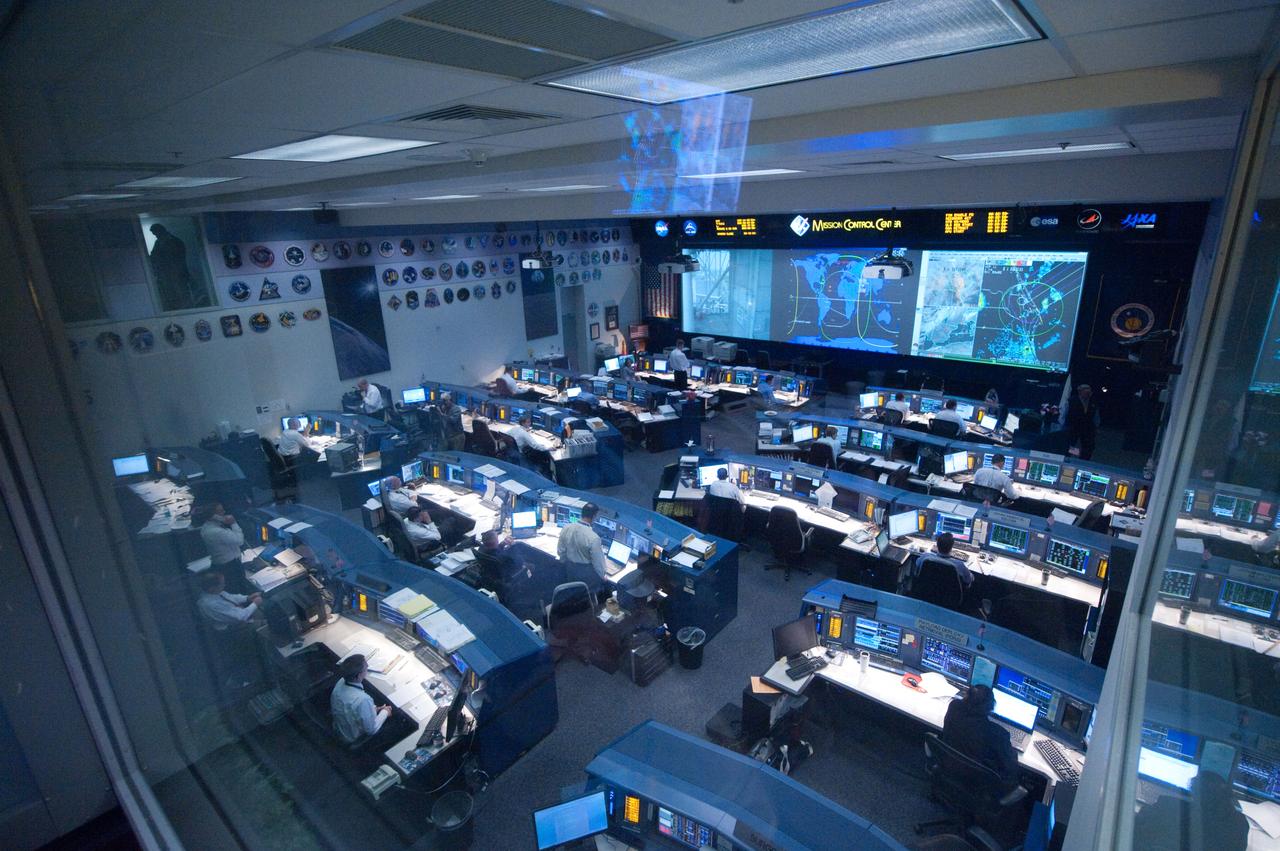 PHOTO DATE: 08 July 2011 LOCATION: Bldg. 30 south - WFCR, SMG SUBJECT: STS-135 Flight Controllers on Console during last space shuttle launch WORK ORDER:  01815-BS___07-08-11-STS 135 LAUNCH WFCR PHOTOGRAPHER: Bill Stafford