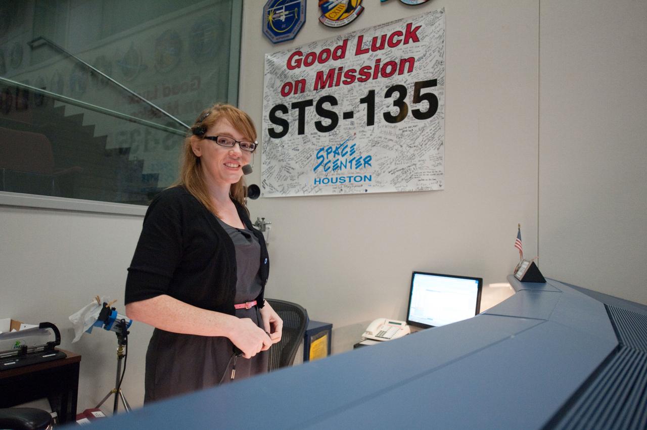 PHOTO DATE: 12 July 2011 LOCATION: Bldg. 30 - WFCR SUBJECT: STS-135 Orbit 3 Flight Controllers in WFCR. PHOTOGRAPHER: Mark Sowa