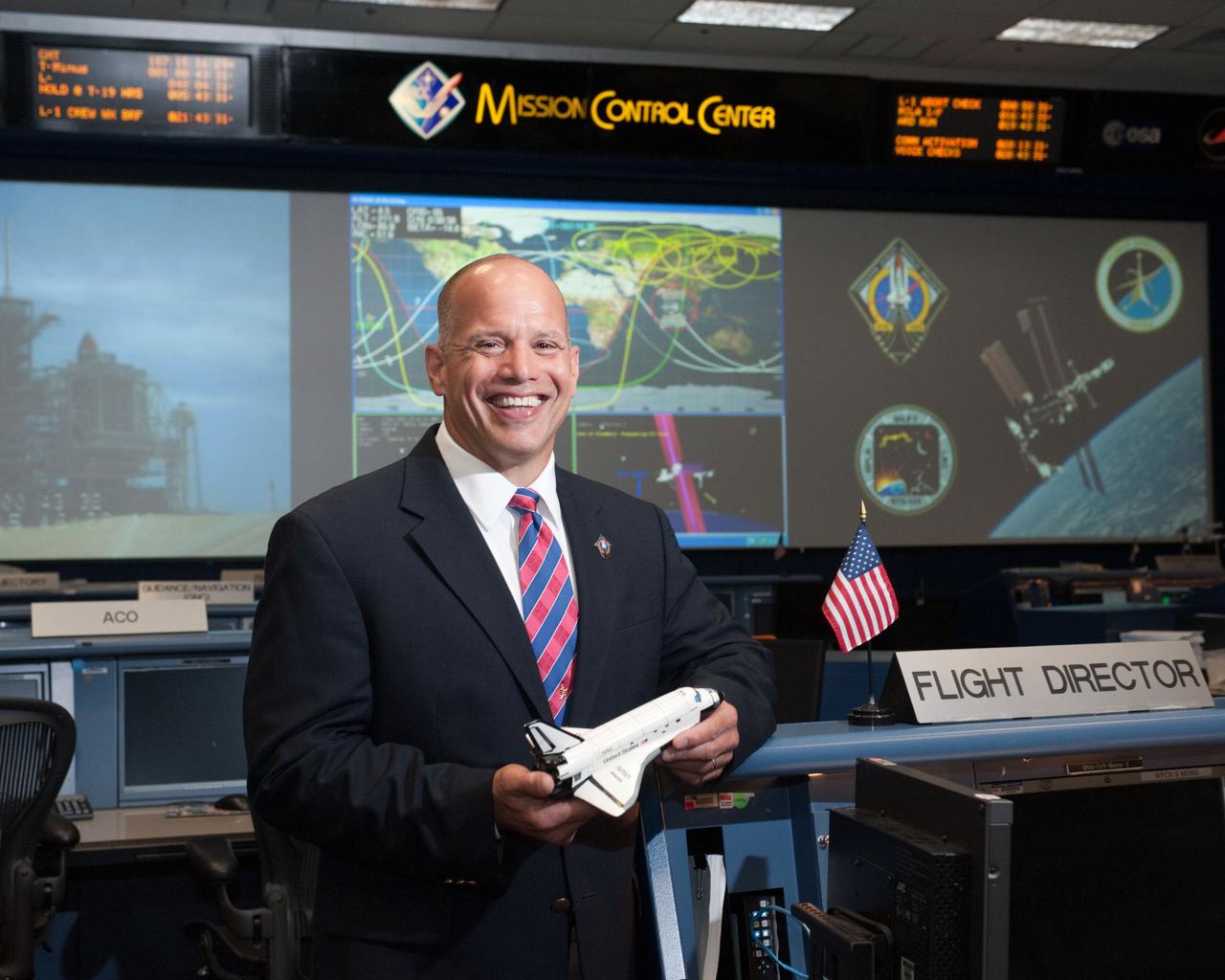 PHOTO DATE:   07-06-11 LOCATION: Bldg. 30 SUBJECT: STS-135 Flight Controllers on Console  WORK ORDER:01910-BS___STS 135 FLIGHT DIRECTORS-07-06-11 PHOTOGRAPHER: BILL STAFFORD